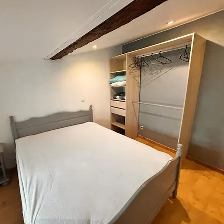 Maison 8 Min En Voiture De La 6 Personnes ボンパ