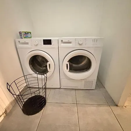 Maison 8 Min En Voiture De La 6 Personnes *