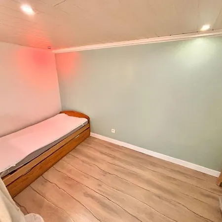 Maison 8 Min En Voiture De La 6 Personnes 別荘 ボンパ