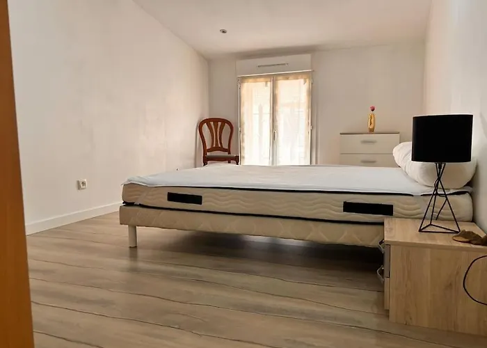 Holiday home Maison 8 Min En Voiture De La 6 Personnes