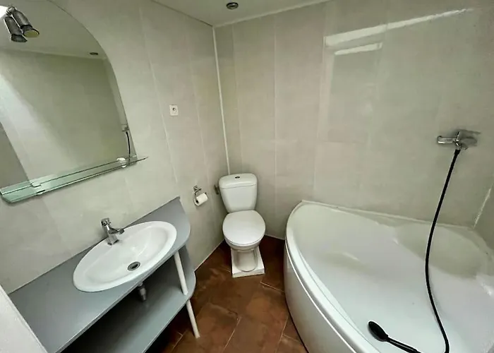 Maison 8 Min En Voiture De La 6 Personnes Holiday home *