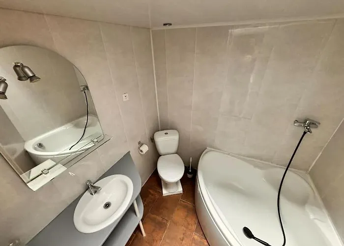 Maison 8 Min En Voiture De La 6 Personnes Holiday home